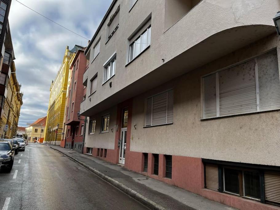 Downtown Studio Apartman Pecs Exterior photo