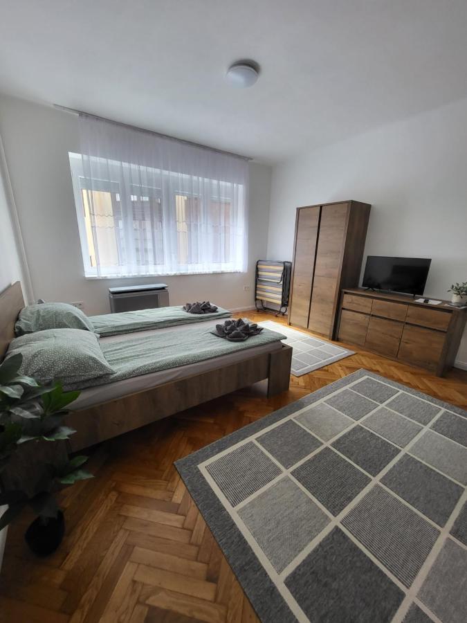 Downtown Studio Apartman Pecs Exterior photo